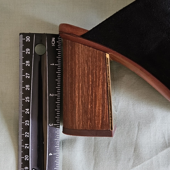 NDS Women's Louis Vuitton Designer Luxury High-End Sandals Heels Size 6 US - Picture 15 of 16